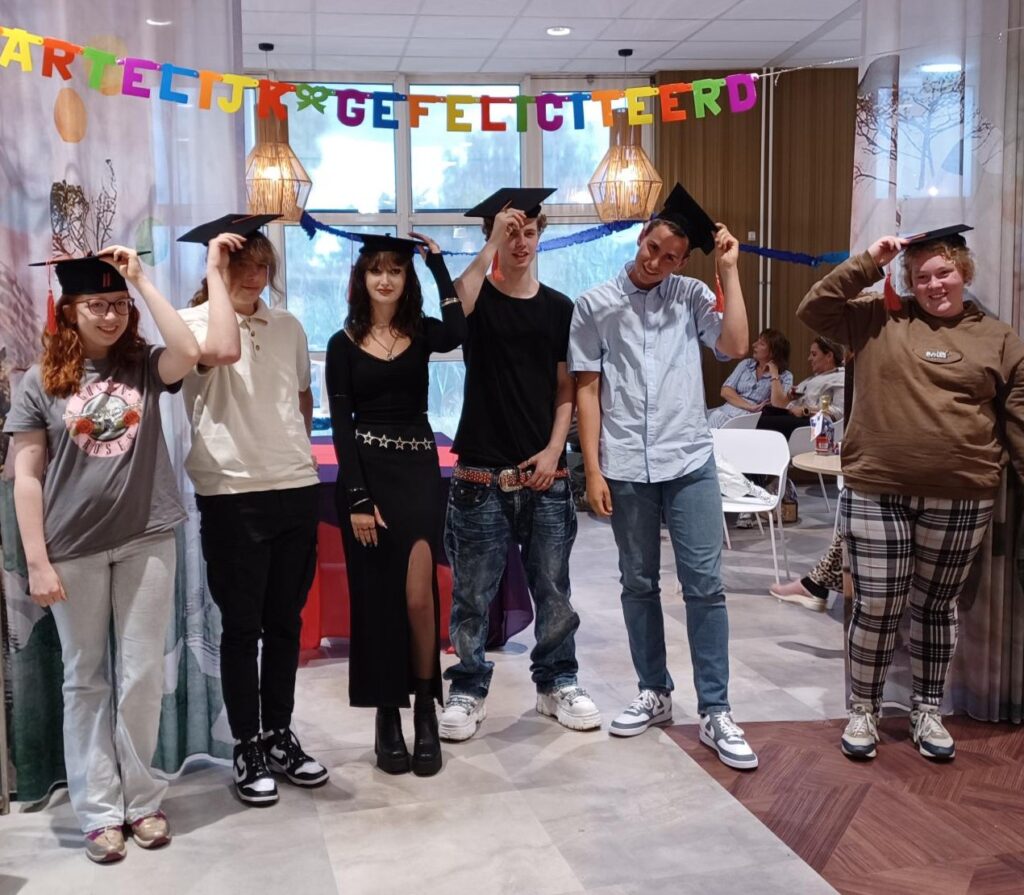 7 studenten geslaagd voor School@Work van Promen
