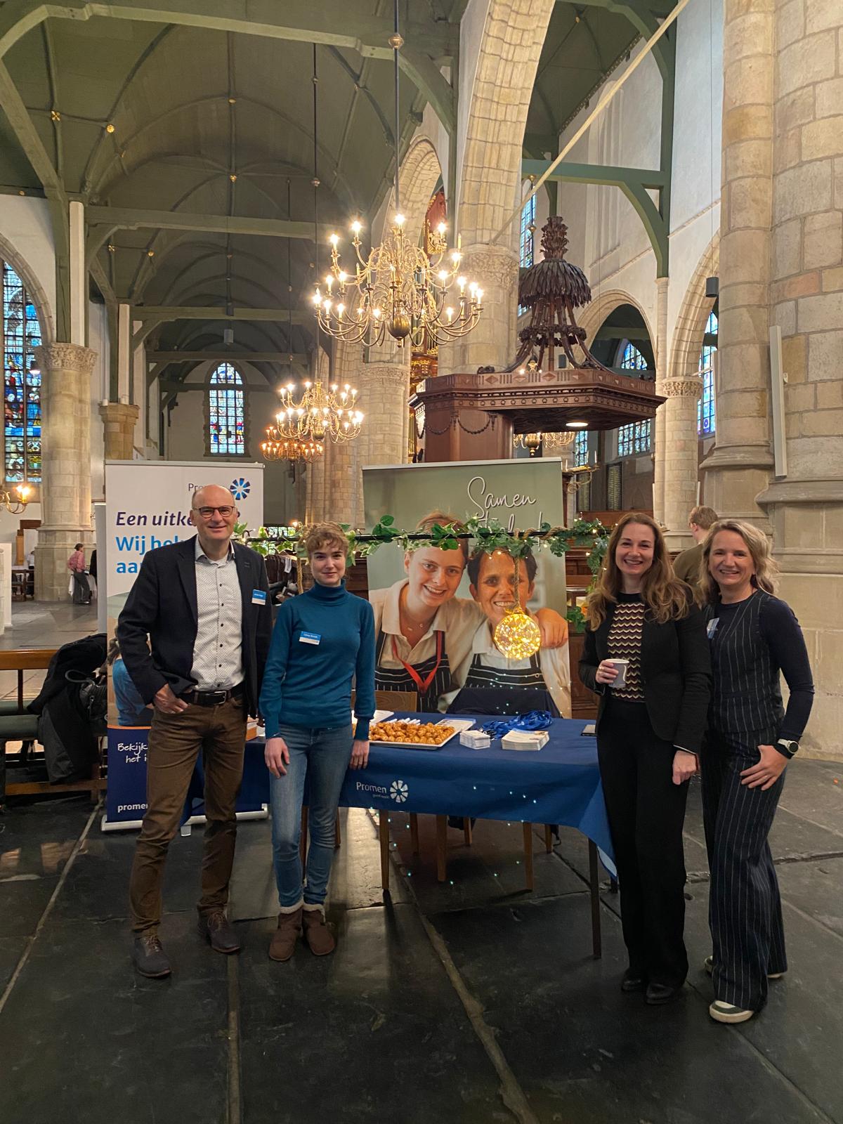 Medewerkers Promen op Banenbeurs XL